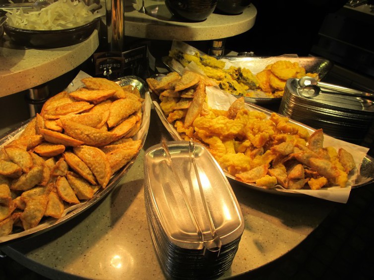 빨리 사라질 줄 알았는데 의외로 자리잡은 무한리필 프랜차이즈....JPG | 인스티즈