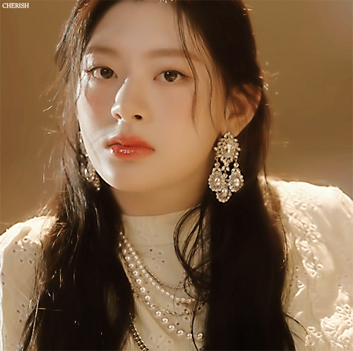 화려하고 고급진 비주얼의 여자 아이돌 걸그룹 멤버들 .gif | 인스티즈