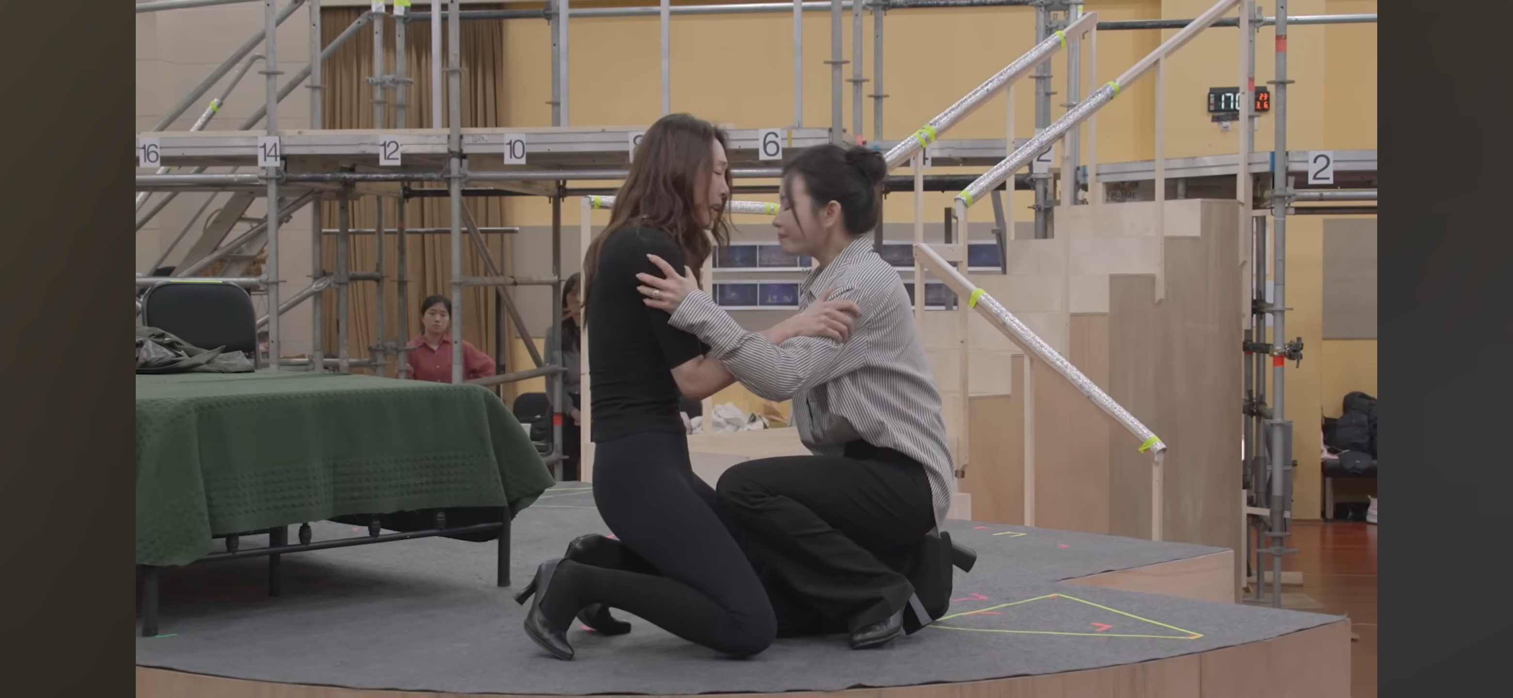 뮤지컬 업계 탑 여배우들이 퀴어극을 말아주는데, 심지어 개찐한 사랑극인데 이 극이 매진이 아니라고? | 인스티즈