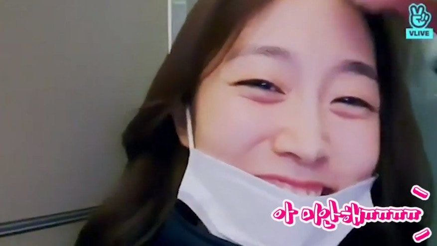 지수의 신형 핸드폰을 실수로 시멘트 바닥에 떨군 러블리즈 막내 예인이.jpg | 인스티즈