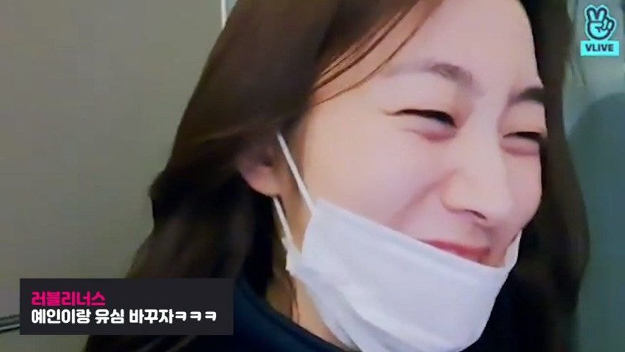 지수의 신형 핸드폰을 실수로 시멘트 바닥에 떨군 러블리즈 막내 예인이.jpg | 인스티즈
