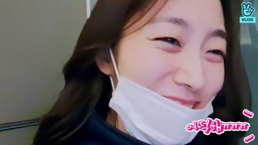 지수의 신형 핸드폰을 실수로 시멘트 바닥에 떨군 러블리즈 막내 예인이.jpg | 인스티즈