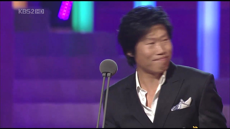 청룡영화상 시상식 중 처음이자 마지막으로 대놓고 꽁냥꽁 하는 김혜수/유해진.jpg | 인스티즈