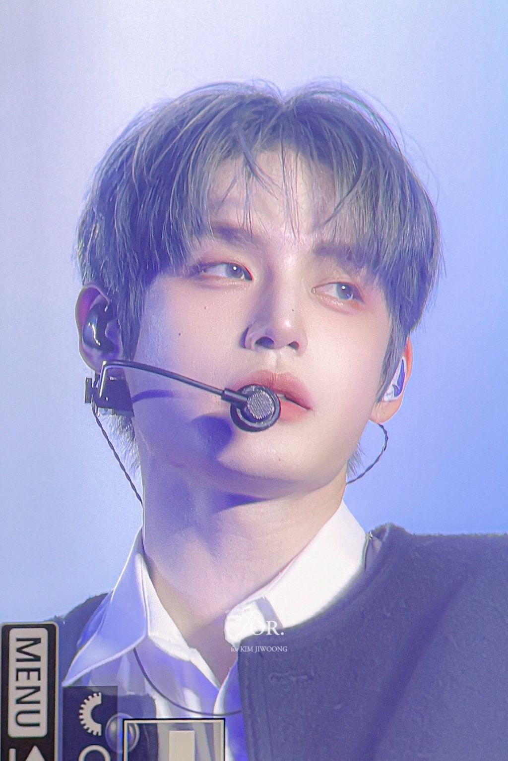 어제자 애쉬그린 염색하고 비주얼 레전드였던 김지웅 | 인스티즈