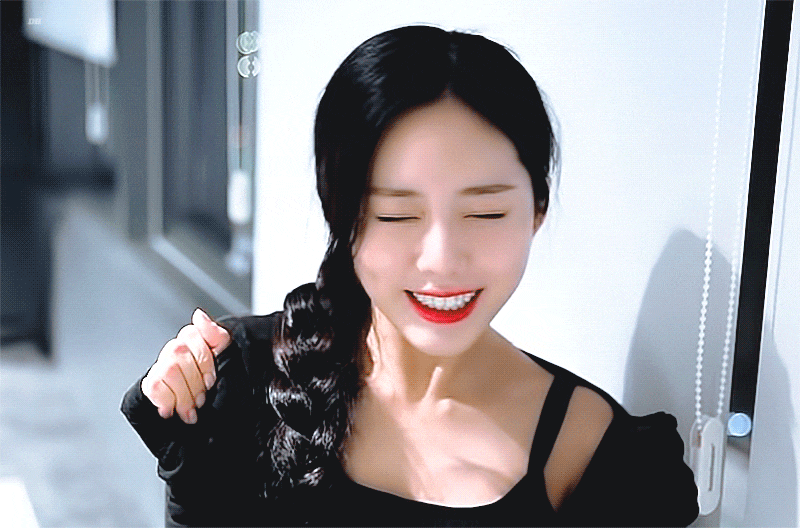 화려하고 고급진 비주얼의 여자 아이돌 걸그룹 멤버들 .gif | 인스티즈