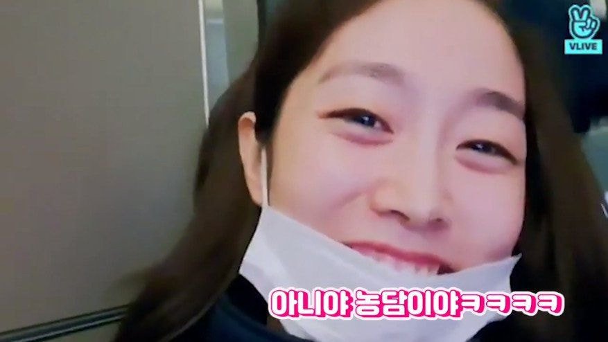 지수의 신형 핸드폰을 실수로 시멘트 바닥에 떨군 러블리즈 막내 예인이.jpg | 인스티즈