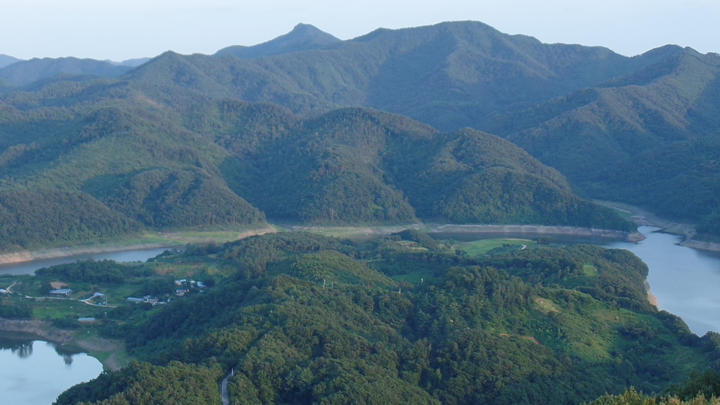 전북 전주 오봉산 정상에서 본 태고의 신비를 간직한 진안 마이산과 임실 옥정호 풍경 (안구정화) | 인스티즈