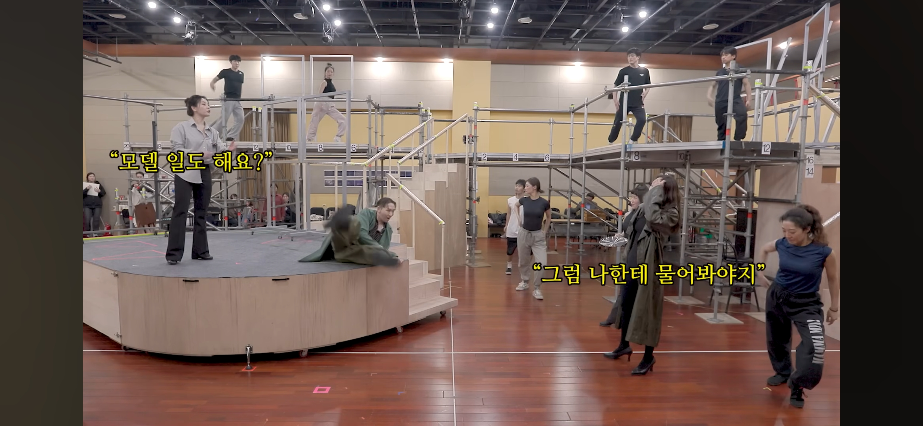 뮤지컬 업계 탑 여배우들이 퀴어극을 말아주는데, 심지어 개찐한 사랑극인데 이 극이 매진이 아니라고? | 인스티즈