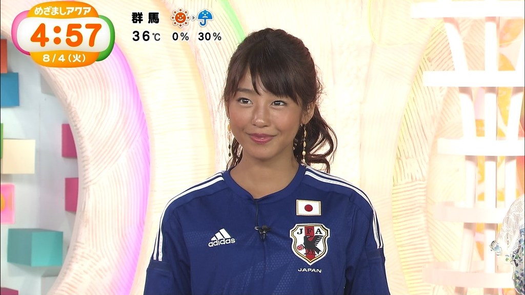 선탠한것처럼 피부톤이 까만 일본 여자아나운서 | 인스티즈