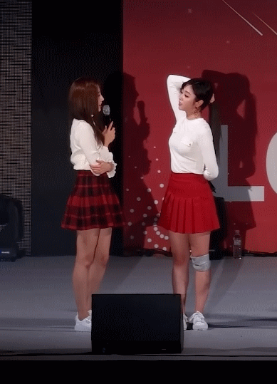 지수의 신형 핸드폰을 실수로 시멘트 바닥에 떨군 러블리즈 막내 예인이.jpg | 인스티즈