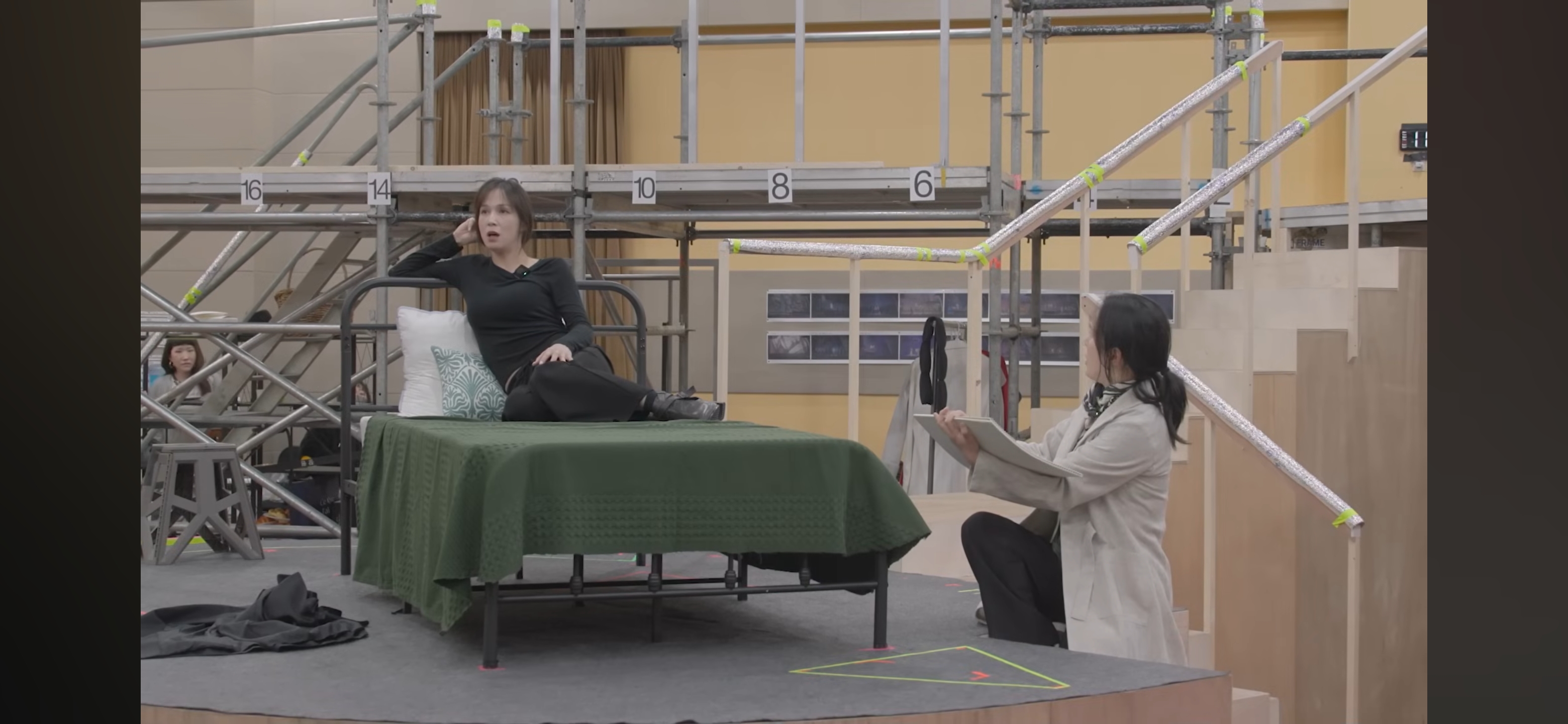 뮤지컬 업계 탑 여배우들이 퀴어극을 말아주는데, 심지어 개찐한 사랑극인데 이 극이 매진이 아니라고? | 인스티즈