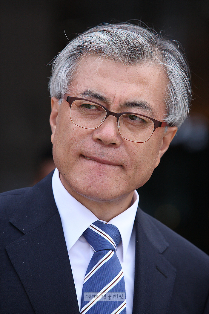 문재인 대표님 안경 흑역사.jpg | 인스티즈