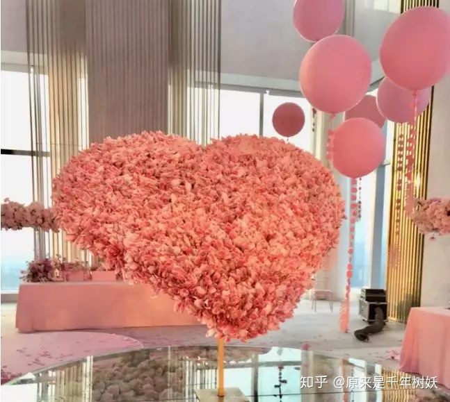 여친 생일에 현금 5400만원으로 만든 하트 돈다발 선물한 중국 남성 | 인스티즈