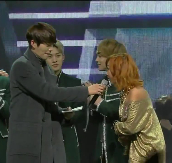 아이돌 학살하던 김우빈 엠카 MC 시절.JPGIF | 인스티즈