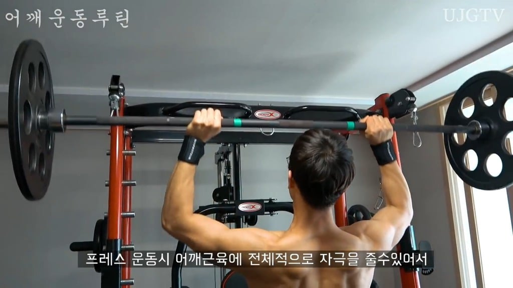 어떤 직장인 운동 유튜버의 어깨운동 방법 ㅎㄷㄷ;;.JPG | 인스티즈