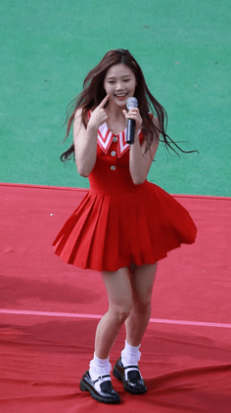 유난히 신발 잘 벗겨지는 걸그룹.gif | 인스티즈