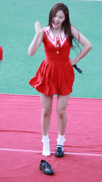 유난히 신발 잘 벗겨지는 걸그룹.gif | 인스티즈