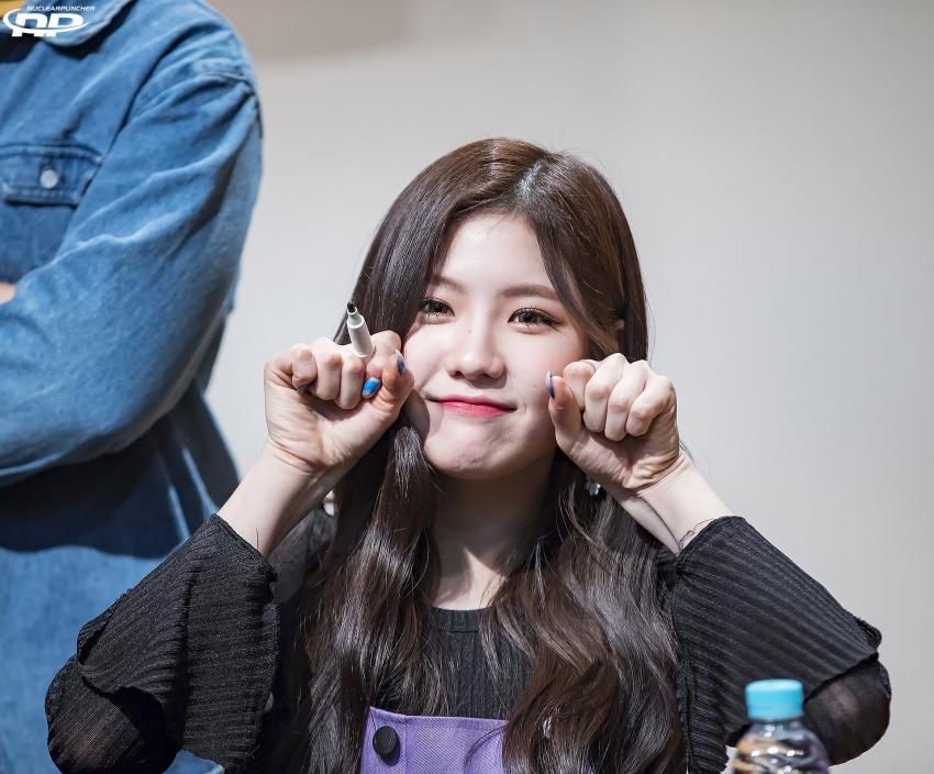 인디언 보조개 매력 터지는 여자 아이돌.gif | 인스티즈