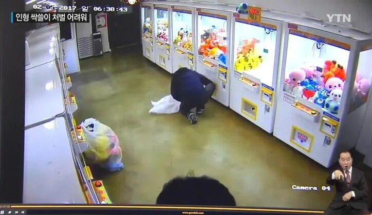 인형뽑기 인형 200개 싹쓸이 했다고 체포당한 남자 | 인스티즈
