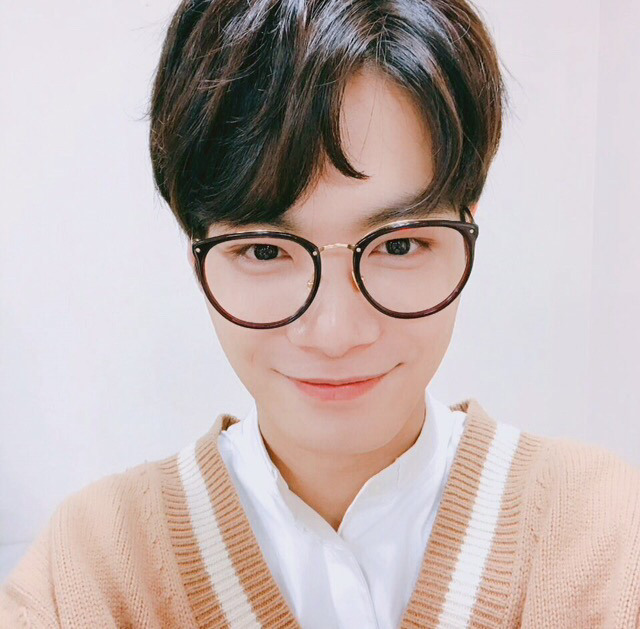 안경 쓴 남녀아이돌 모음.....jpg | 인스티즈
