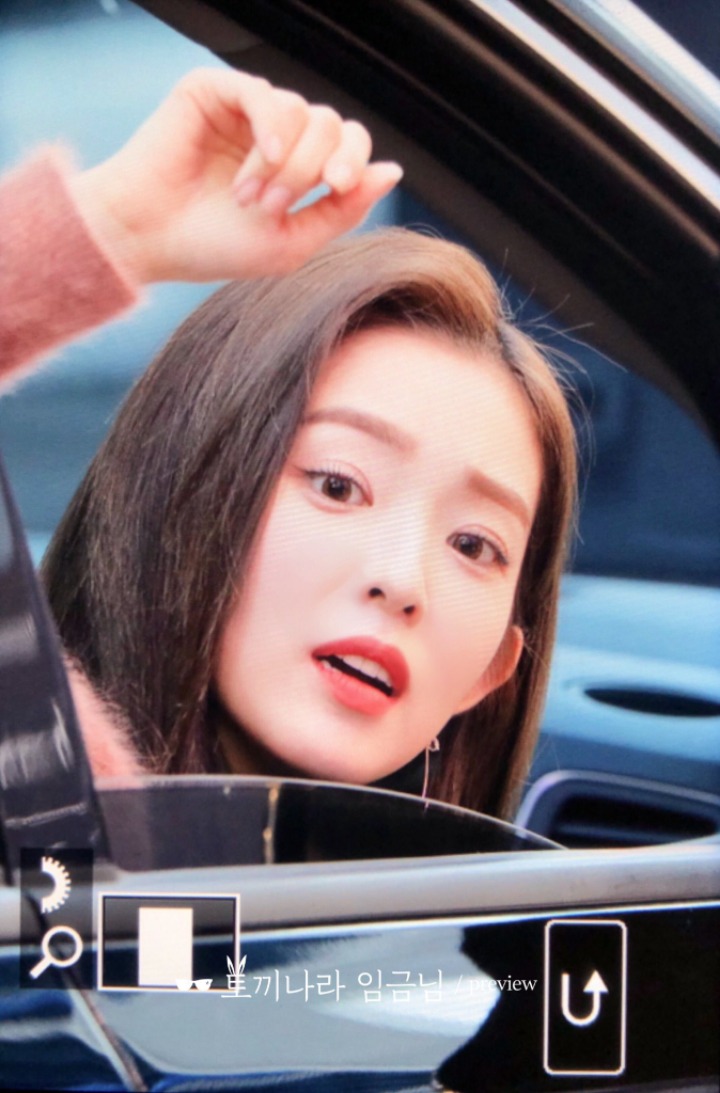[레드벨벳] 팬들이 길거리에 왜 모여있는지 신기한 아이린 | 인스티즈