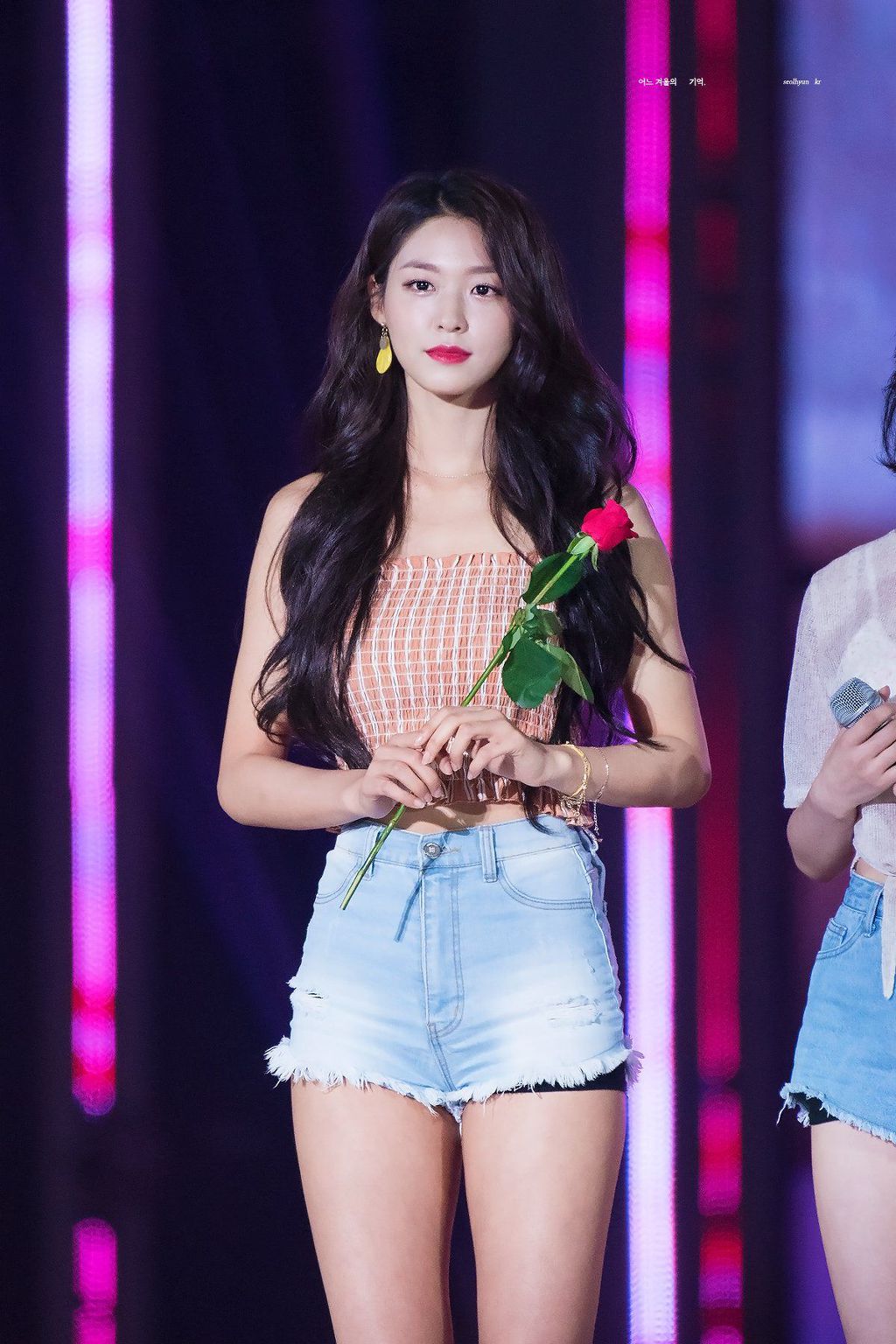 본인이 봐도 엄청 말라보일 정도로 살을 뺐었다는 설현.jpg | 인스티즈