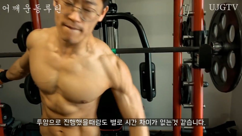 어떤 직장인 운동 유튜버의 어깨운동 방법 ㅎㄷㄷ;;.JPG | 인스티즈