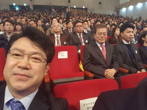 대놓고 귀여우신 문재인 대통령 | 인스티즈