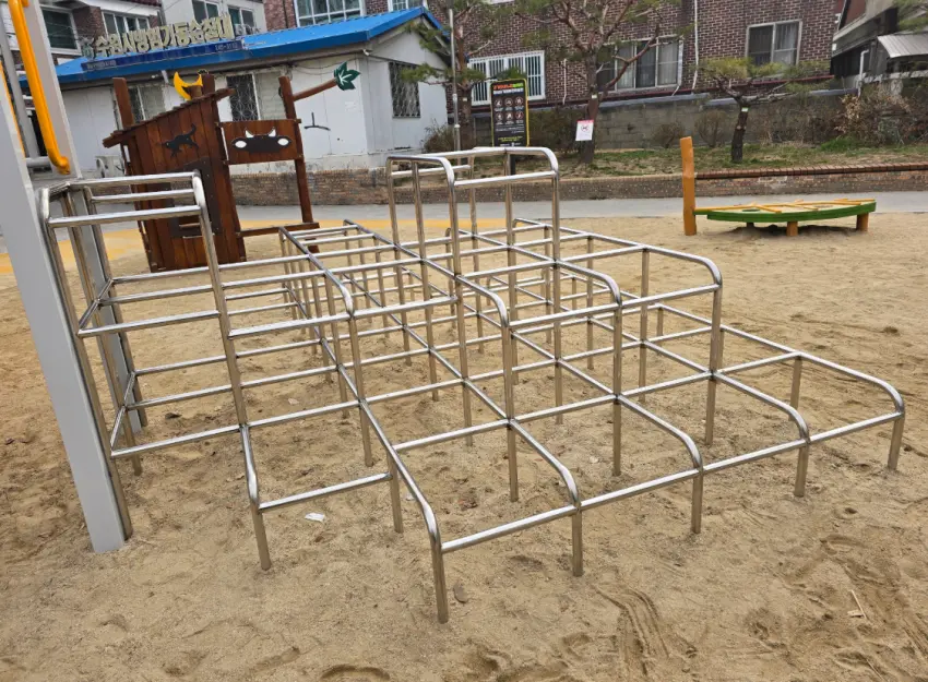 안전상의 이유로 축소된 정글짐 | 인스티즈