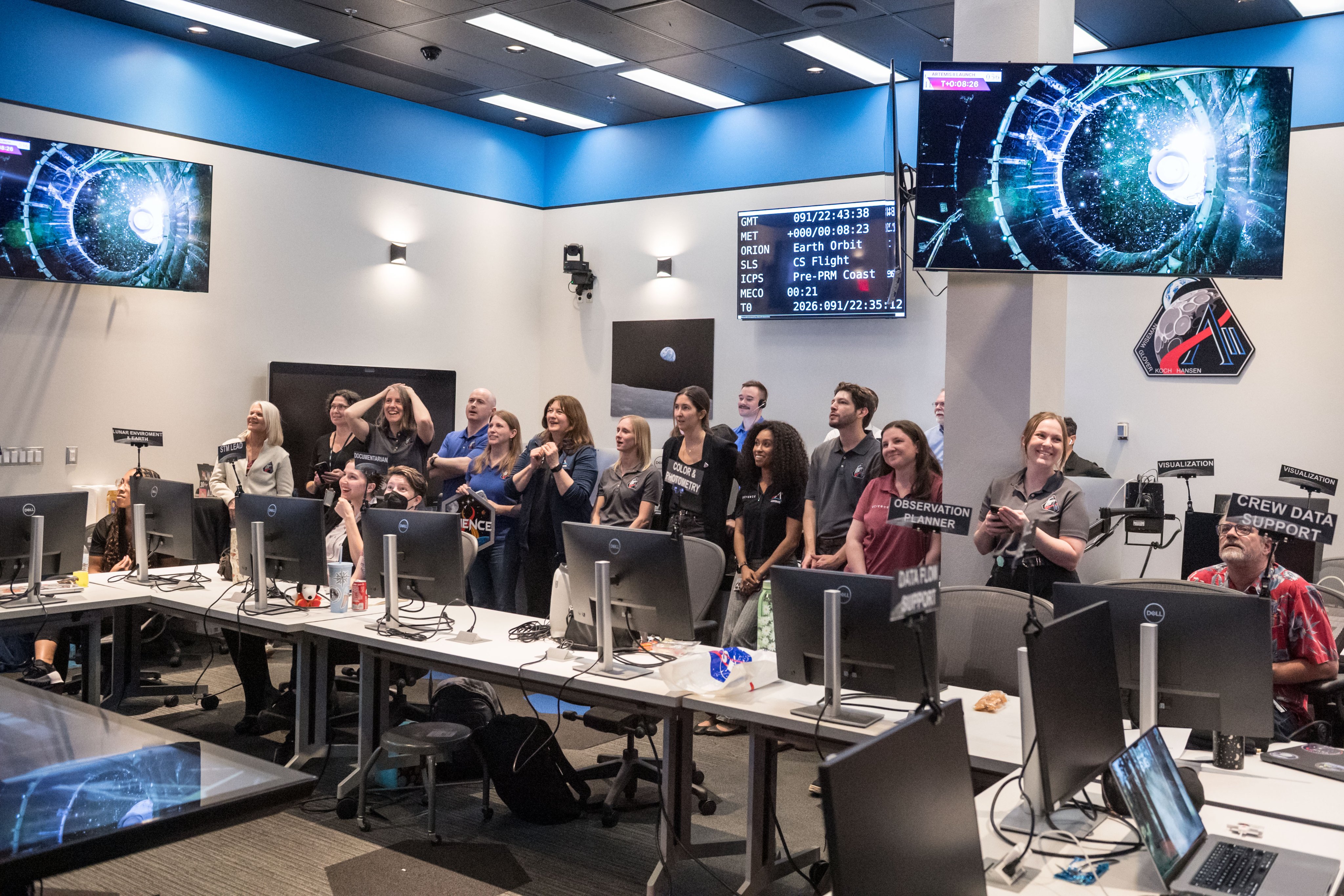 아르테미스 2호 발사 순간 NASA 연구원들 반응.jpg | 인스티즈