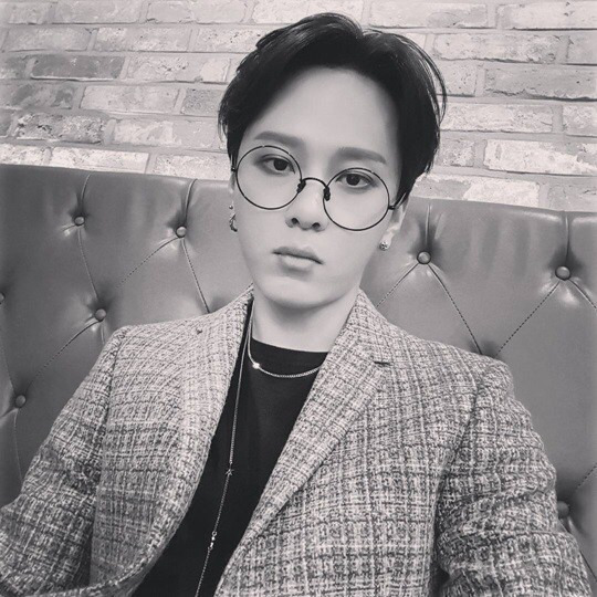 안경 쓴 남녀아이돌 모음.....jpg | 인스티즈
