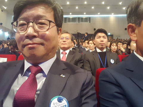 대놓고 귀여우신 문재인 대통령 | 인스티즈