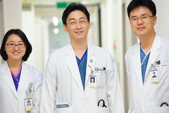 이국종 교수님에 대한 모든것을 알고 싶은사람!! 여기여기붙어라! +(이국종교수님계좌 포함) 다 드루와..!!!인간 이국종 의사이국종 웃는이국종..다있다 | 인스티즈