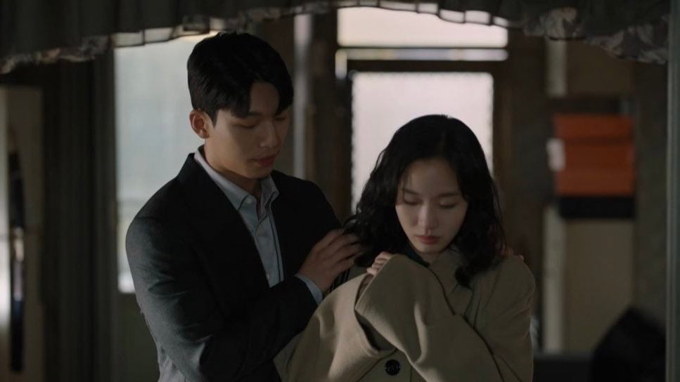 돌이켜보니 가끔은 사귀지 않아서 완성되는 관계가 있는거같다.twt | 인스티즈