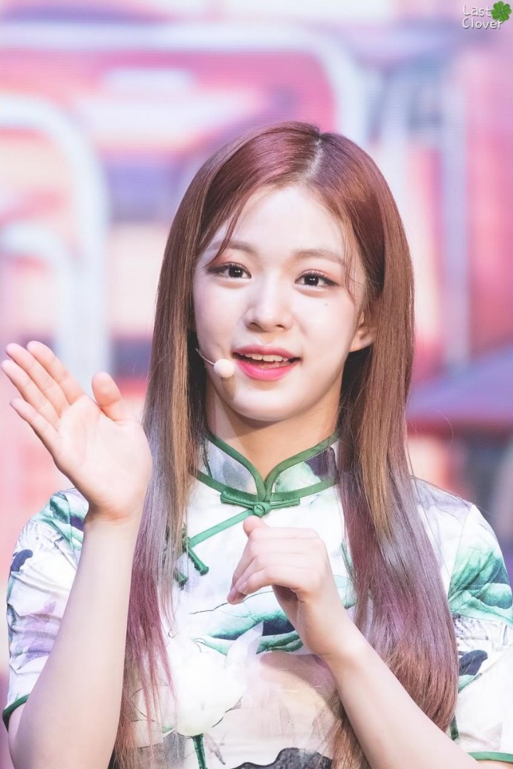 [프로미스나인] 덩치값 못하는 커요미 이채영 | 인스티즈