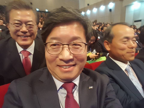 대놓고 귀여우신 문재인 대통령 | 인스티즈