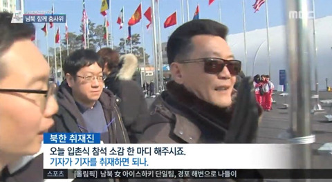 북한 기자 취재하는 남한 기자.jpg | 인스티즈