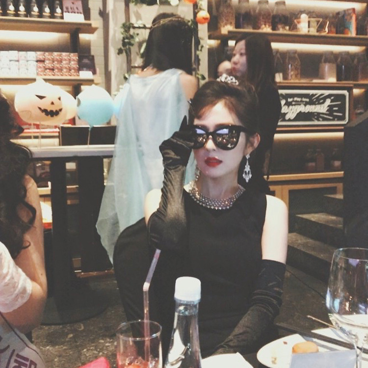 할로윈파티 오드리햅번 아이린.JPG | 인스티즈