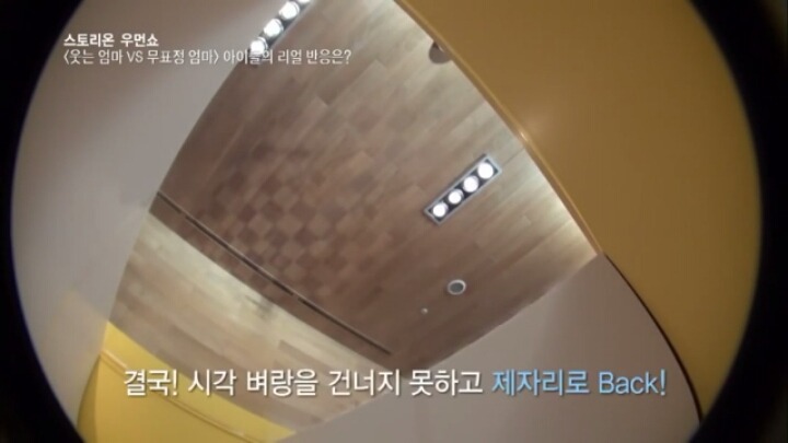 무표정 엄마 vs 웃는 엄마 아기들 반응 실험 | 인스티즈