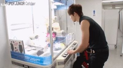 인형뽑기계의 마이더스의 손.gif | 인스티즈
