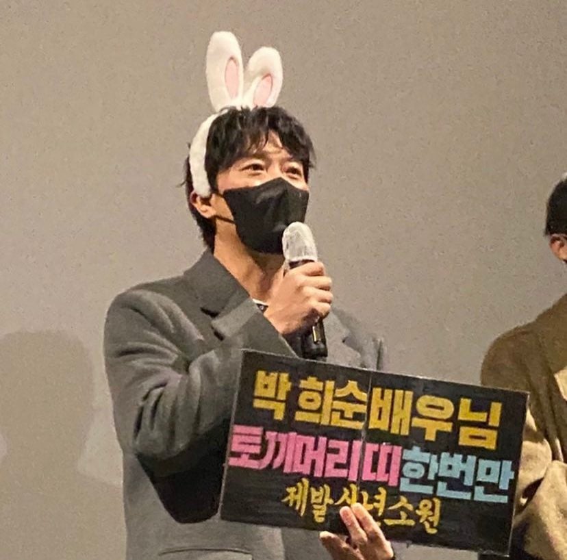 무대인사 때 머리띠 쓴 남자연예인 사진 모음 | 인스티즈