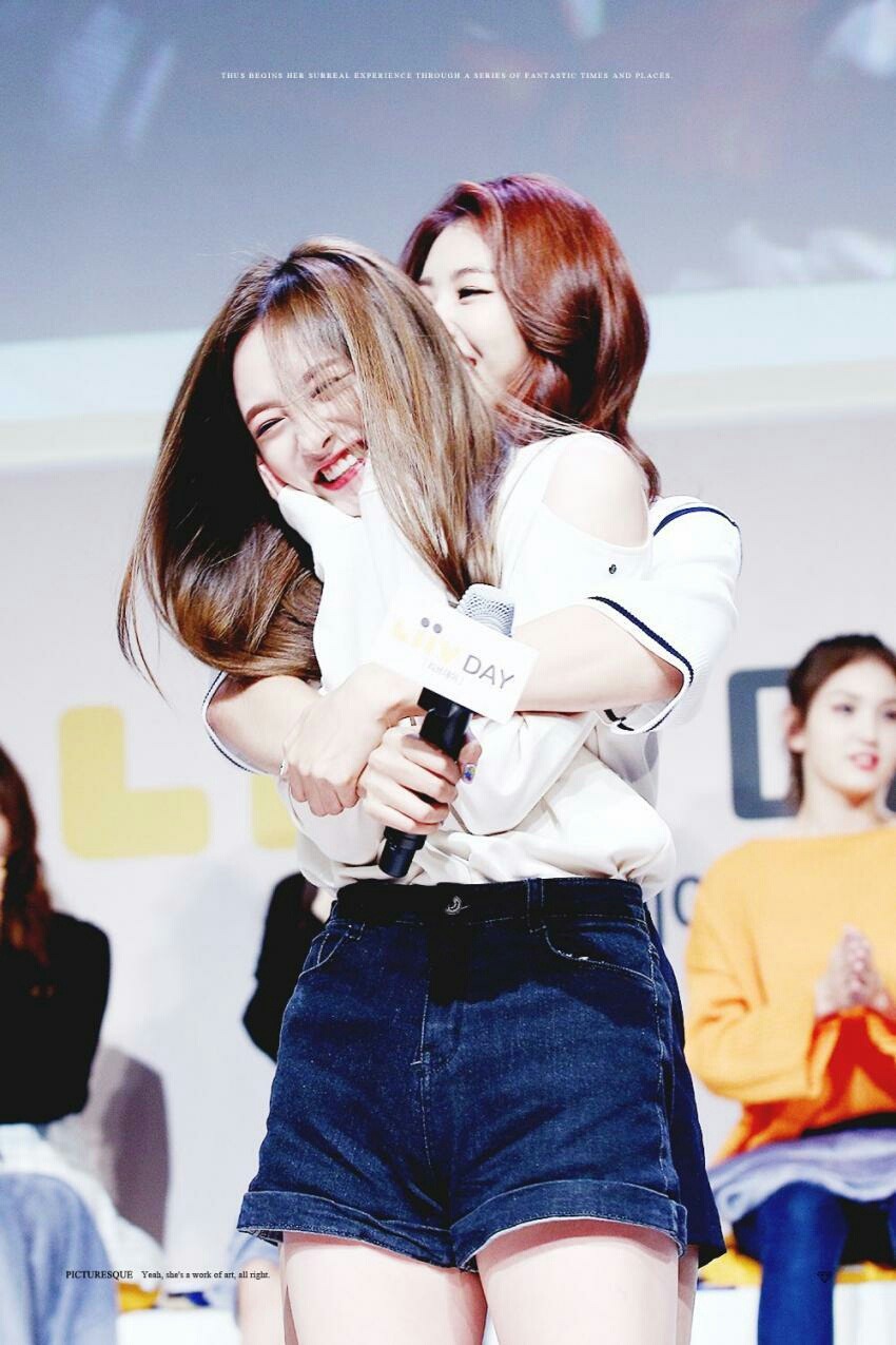 [IOI] 어제자 몰카당했던 아이오아이 리더 임나영의 실제모습(약간의 데이터주의) | 인스티즈