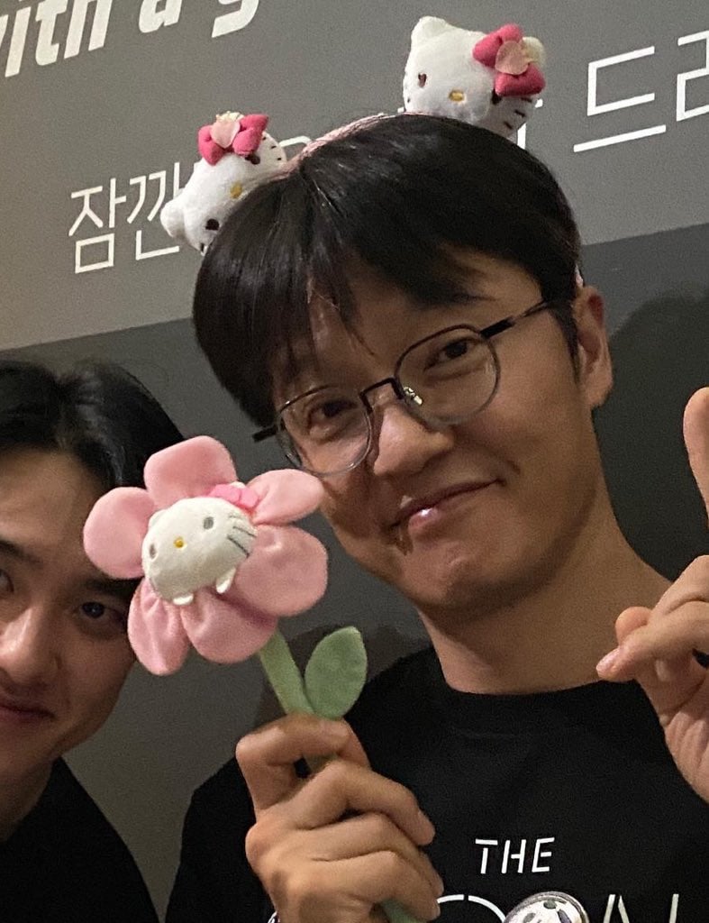 무대인사 때 머리띠 쓴 남자연예인 사진 모음 | 인스티즈