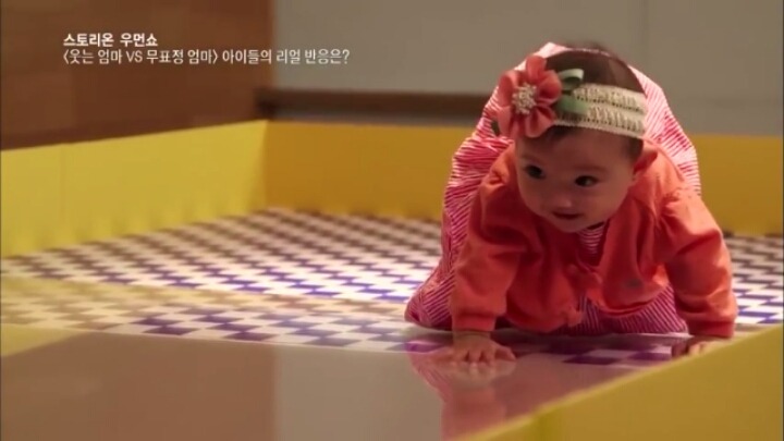 무표정 엄마 vs 웃는 엄마 아기들 반응 실험 | 인스티즈