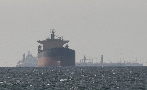 이란 "명단 주면 통항 협의"…정부 열흘째 묵묵부답, 한국 선박 26척 고립 장기화 | 인스티즈