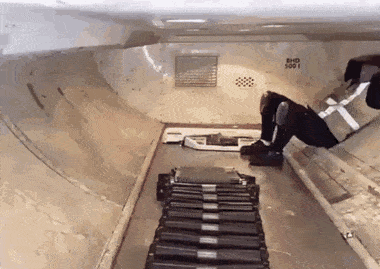 비행기에 수화물 실는 방법.gif | 인스티즈