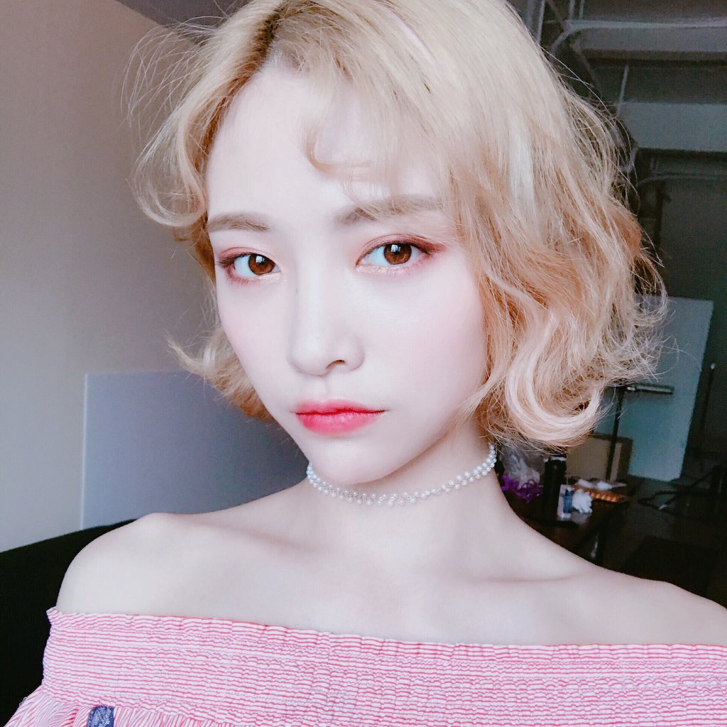 단발로 자르고 리즈 찍는 중인 중국 탑 아이돌.jpg | 인스티즈