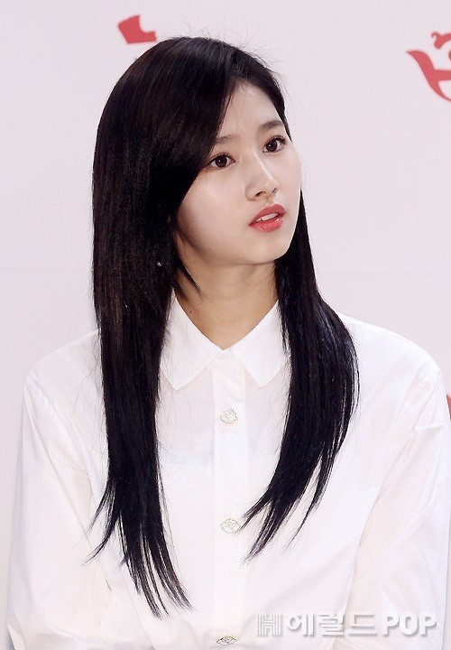 살이 조금 오르고있는 오늘자 사나.jpg | 인스티즈