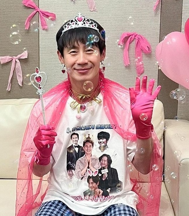 무대인사 때 머리띠 쓴 남자연예인 사진 모음 | 인스티즈