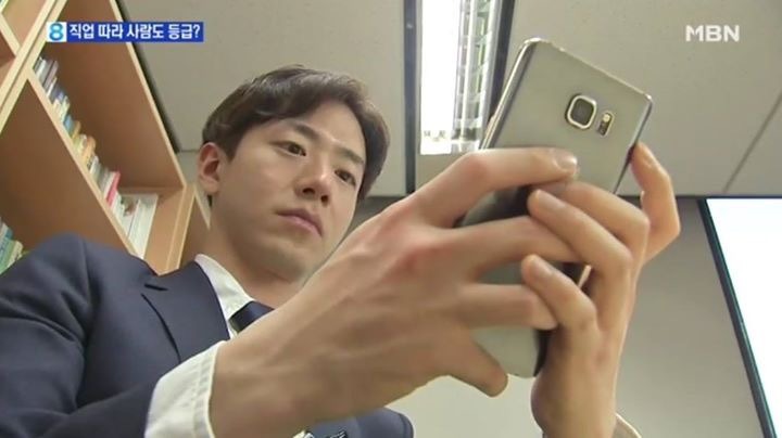 뉴스에서 얼굴 자랑하는 기자.jpg | 인스티즈